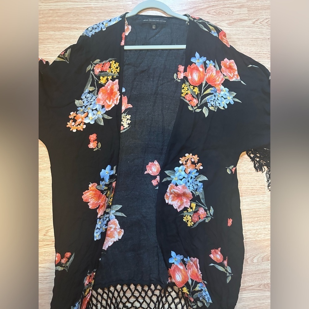 Torrid Black Sheer Blouse‎ Kimono Cardigan Ruffle Size 2/3 Floral